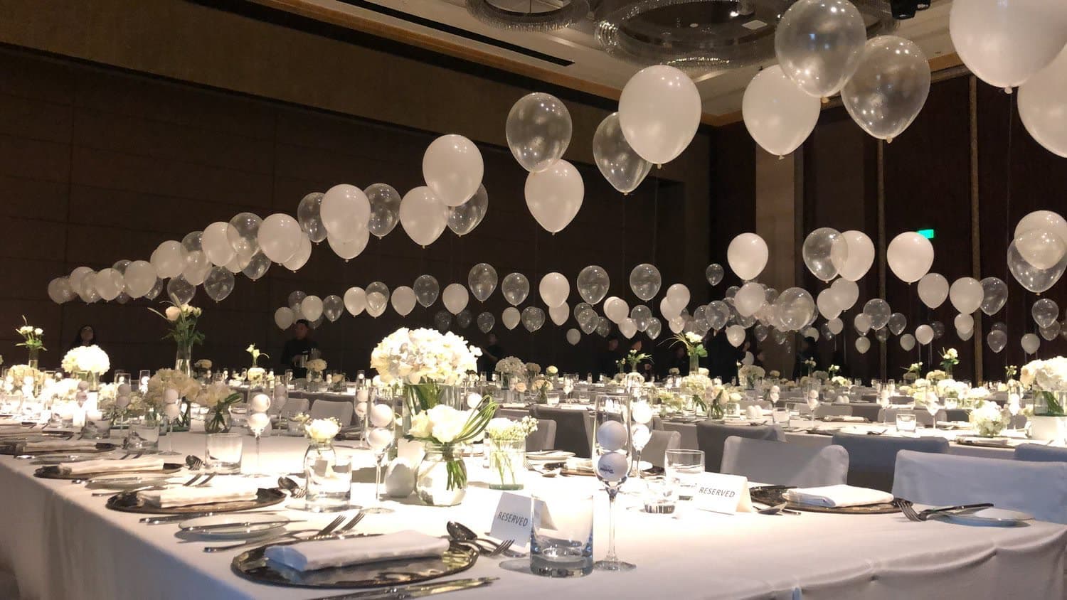 Le Dîner en Blanc -- the culminating dinner to cap off the event.