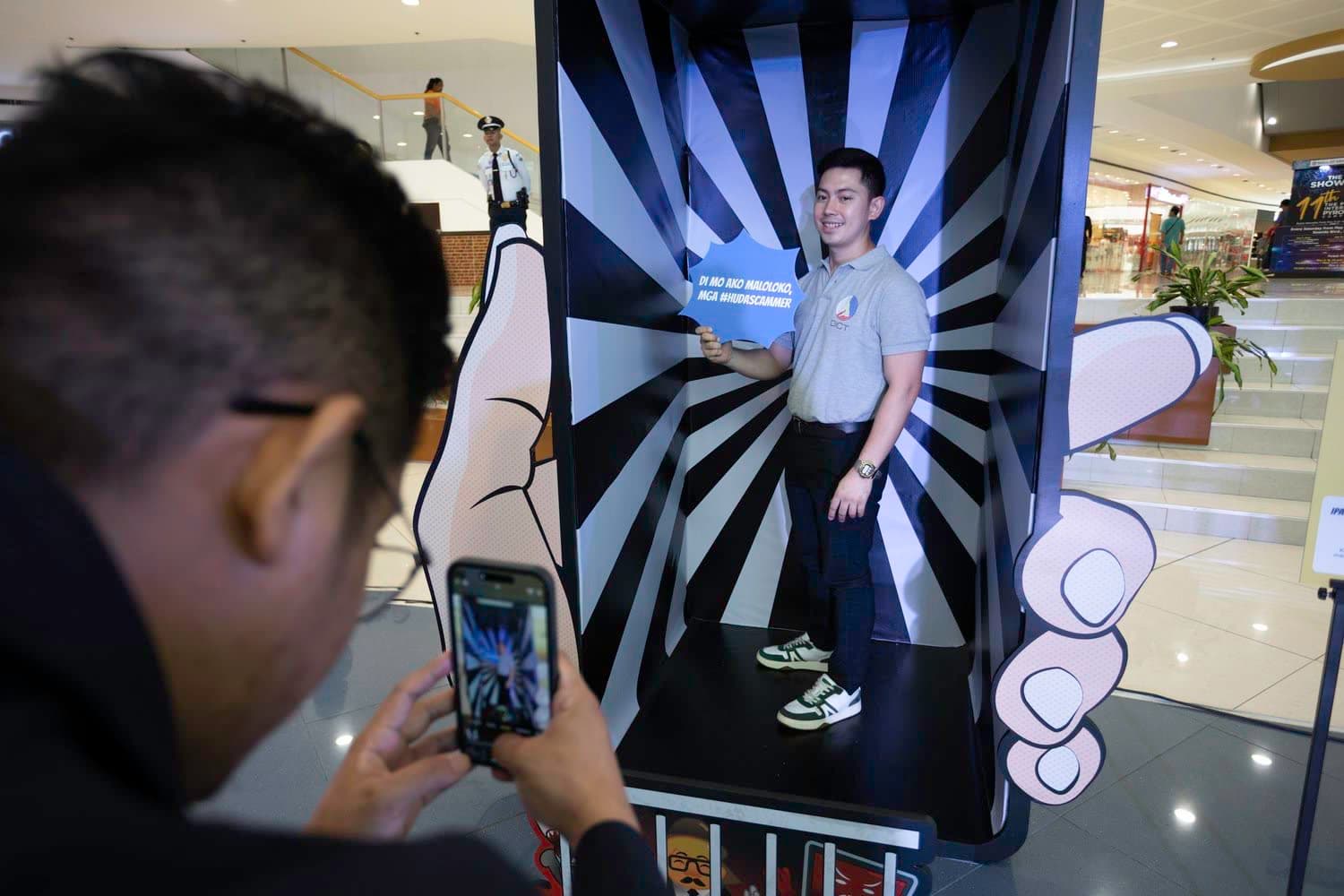 You're in Wais (Wise) hands! A photobooth for the Wais citizens.