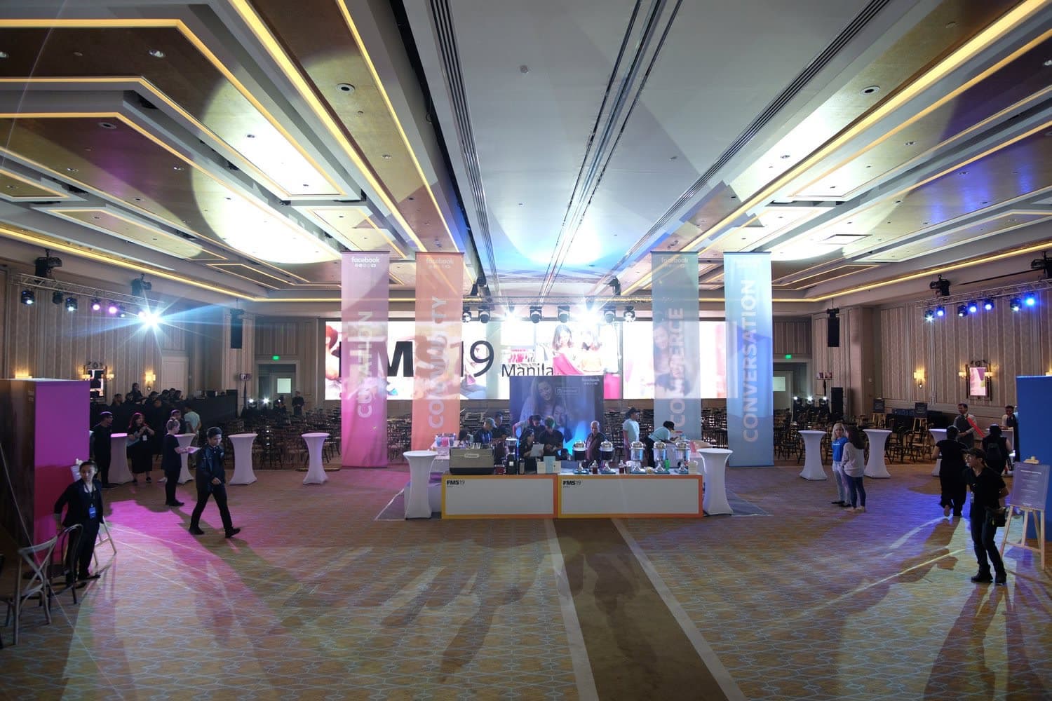 Local small businesses were featured at the center of the hall, providing beverage and snacks to the guests.